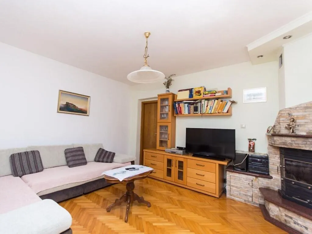 Apartment Villa Rosea Slatine Croatia
