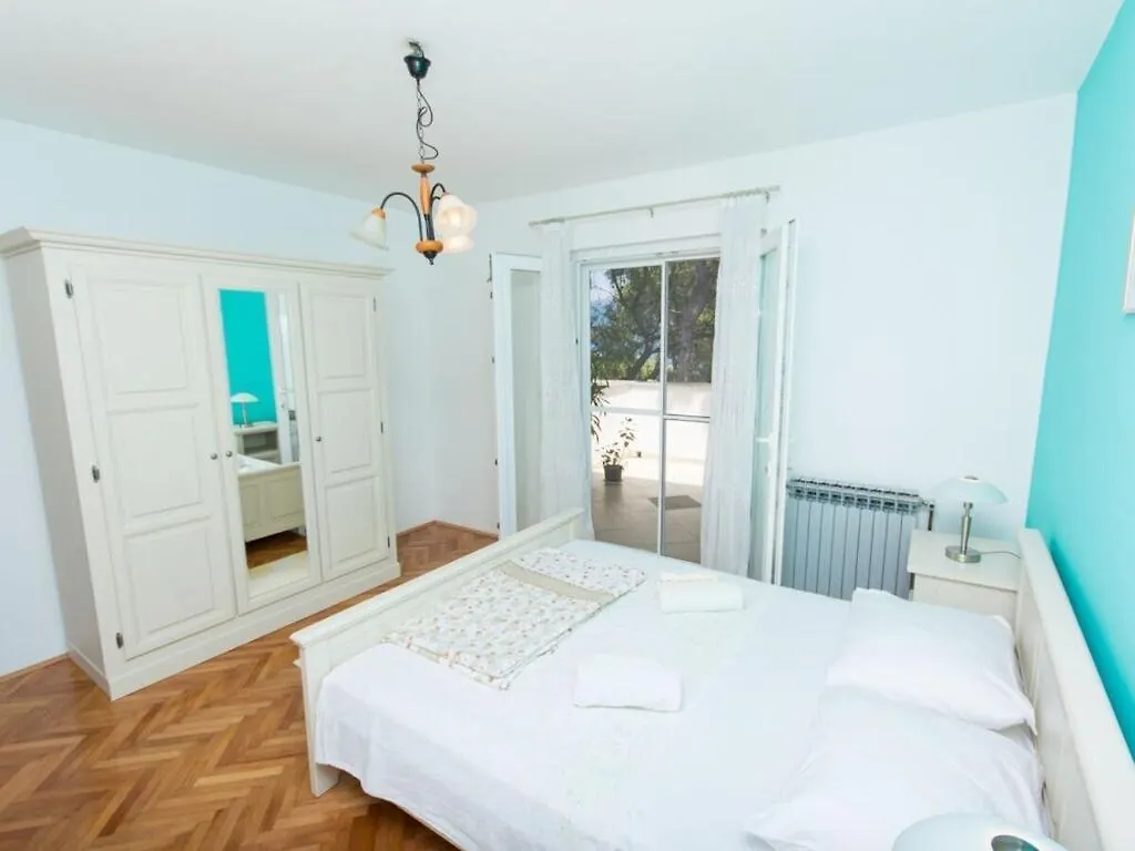 Apartment Villa Rosea Slatine 0*,  Croatia