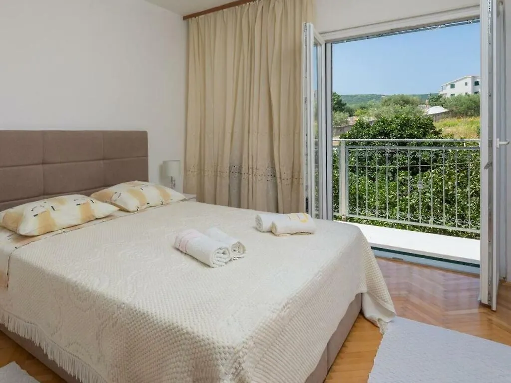 Apartment Villa Rosea Slatine Croatia